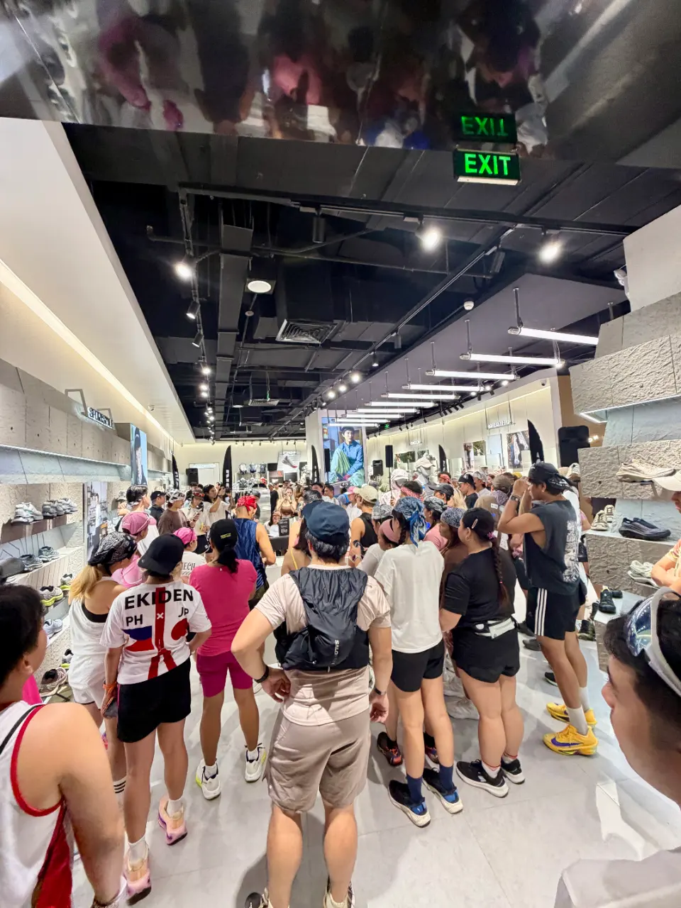 Easy miles around MOA with Salomon.🏃🏾‍♀️ — journal moment 8 of 10